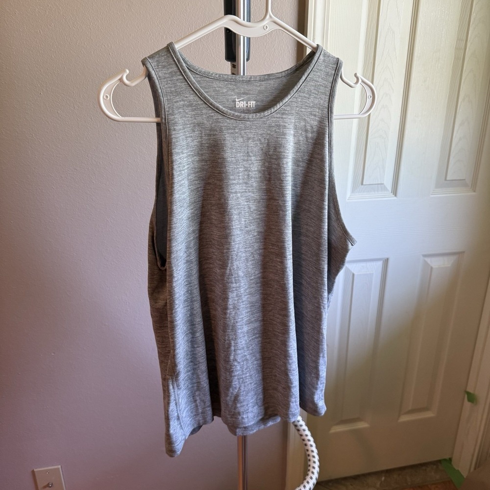 Nike Dri-FIT Womens Grey Heather Performance Tank‎ Top 643385-063 Size Medium